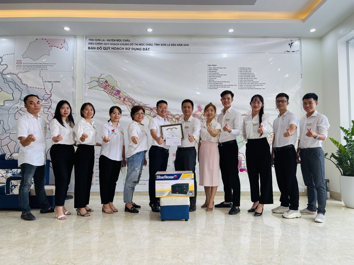 BIGSEAGROUP VINH DANH TRAO THƯỞNG CHO CÁN BỘ, TẬP THỂ XUẤT SẮC THÁNG 8.